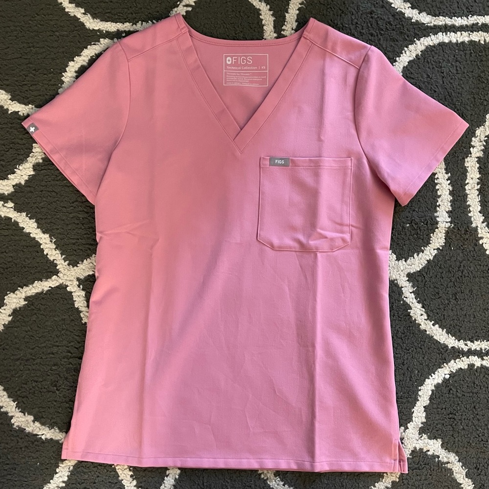 Figs Chalk Pink XS Catarina one pocket top